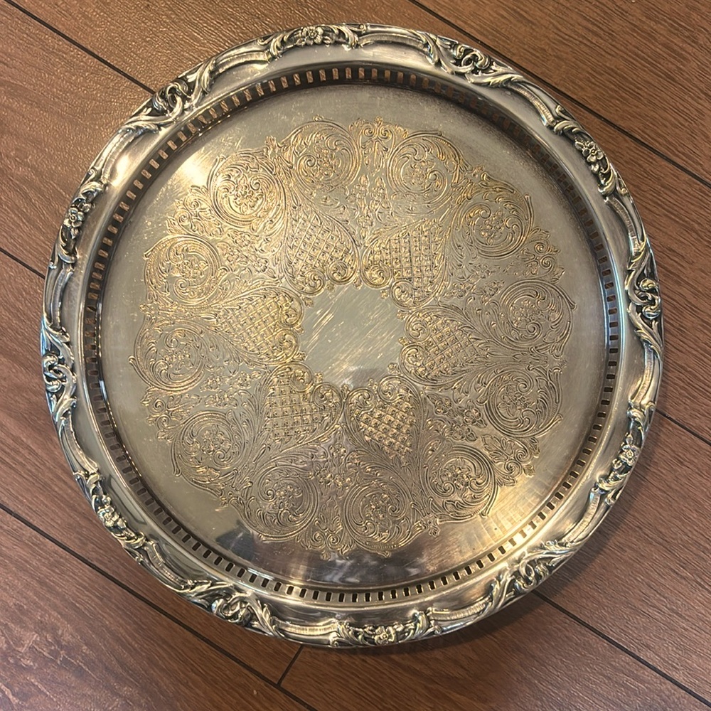 Silver plated round tray. Vintage.